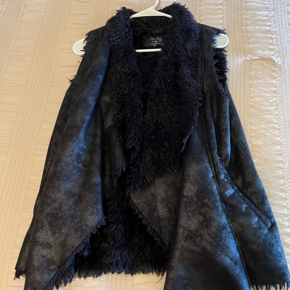 Mo-ka by Santa Fe Apparel Black Faux Fur/Suede Drape Vest